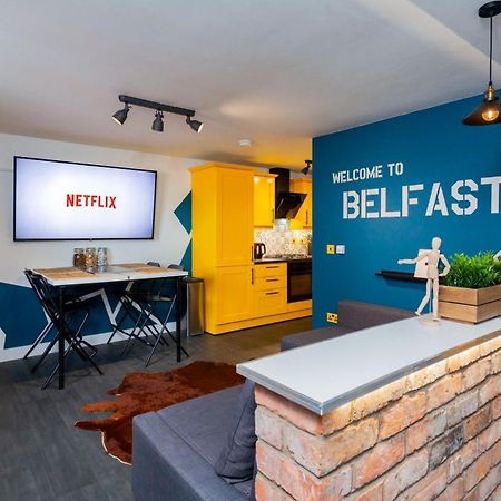 Funky City Apartment - Secure Parking - Wifi - Sleeps 6 - No Parties เบลฟาสต์ ภายนอก รูปภาพ