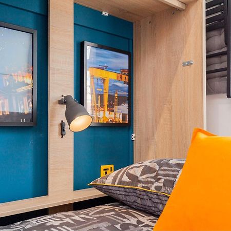 Funky City Apartment - Secure Parking - Wifi - Sleeps 6 - No Parties เบลฟาสต์ ภายนอก รูปภาพ