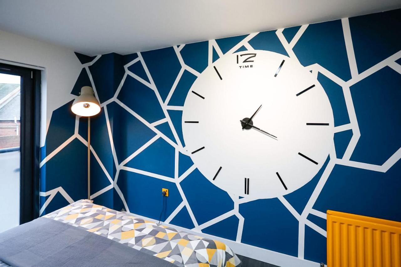 Funky City Apartment - Secure Parking - Wifi - Sleeps 6 - No Parties เบลฟาสต์ ภายนอก รูปภาพ