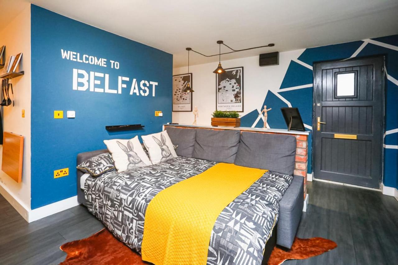Funky City Apartment - Secure Parking - Wifi - Sleeps 6 - No Parties เบลฟาสต์ ภายนอก รูปภาพ