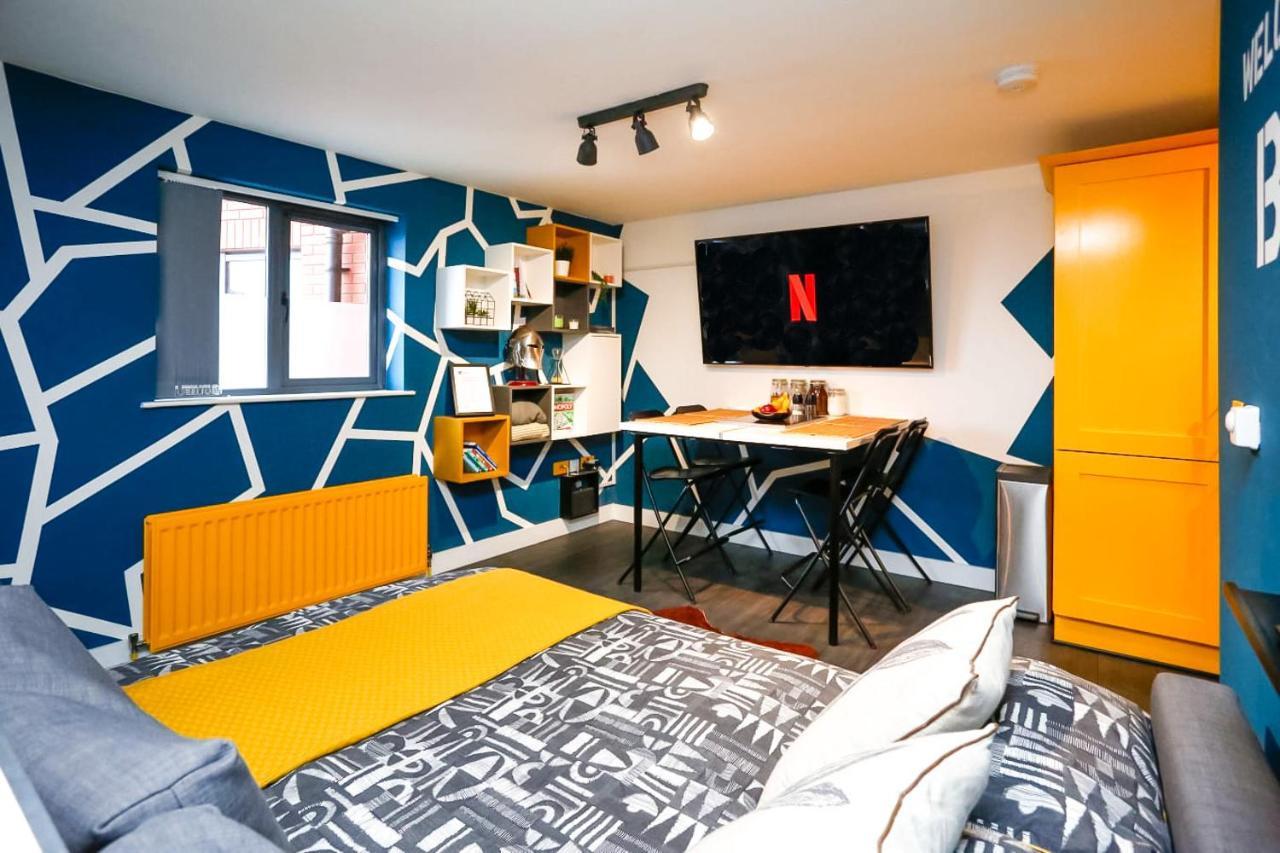 Funky City Apartment - Secure Parking - Wifi - Sleeps 6 - No Parties เบลฟาสต์ ภายนอก รูปภาพ