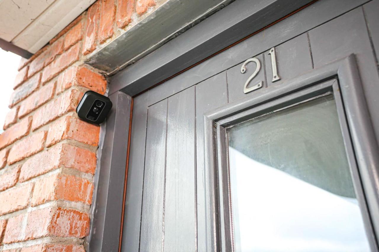Funky City Apartment - Secure Parking - Wifi - Sleeps 6 - No Parties เบลฟาสต์ ภายนอก รูปภาพ