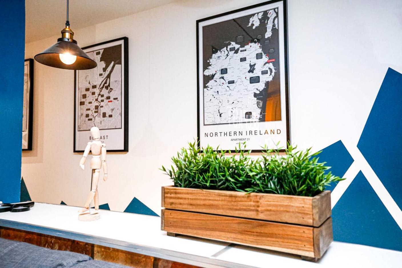 Funky City Apartment - Secure Parking - Wifi - Sleeps 6 - No Parties เบลฟาสต์ ภายนอก รูปภาพ