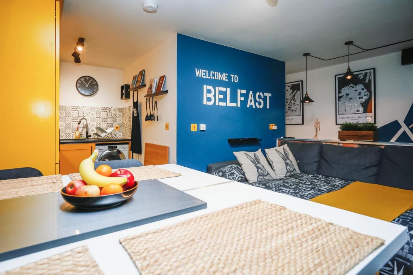 Funky City Apartment - Secure Parking - Wifi - Sleeps 6 - No Parties เบลฟาสต์ ภายนอก รูปภาพ