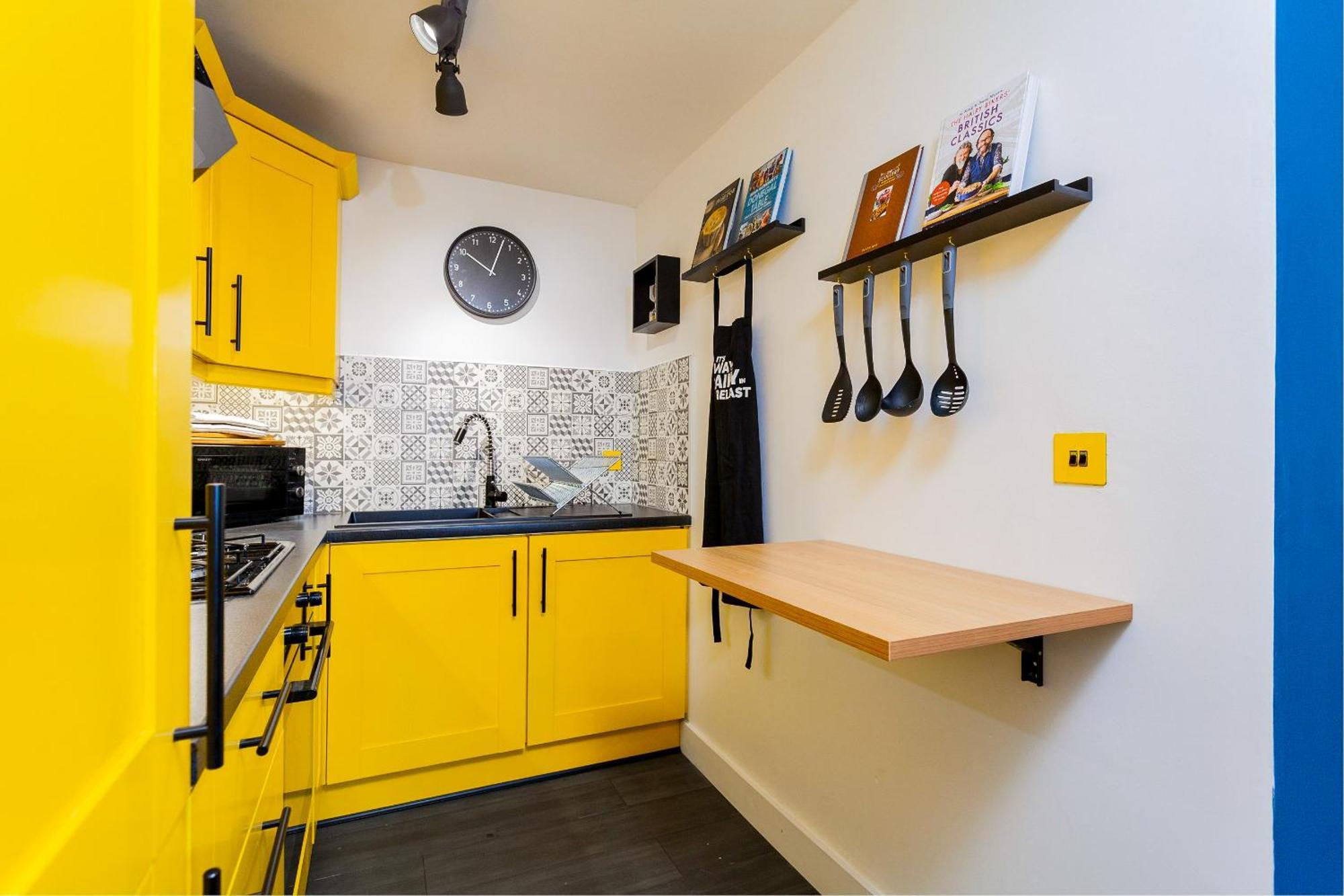 Funky City Apartment - Secure Parking - Wifi - Sleeps 6 - No Parties เบลฟาสต์ ภายนอก รูปภาพ