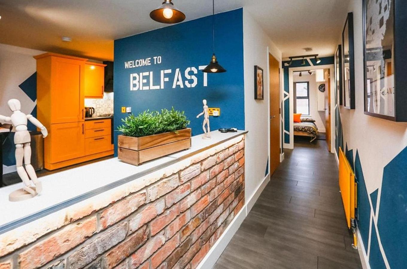 Funky City Apartment - Secure Parking - Wifi - Sleeps 6 - No Parties เบลฟาสต์ ภายนอก รูปภาพ