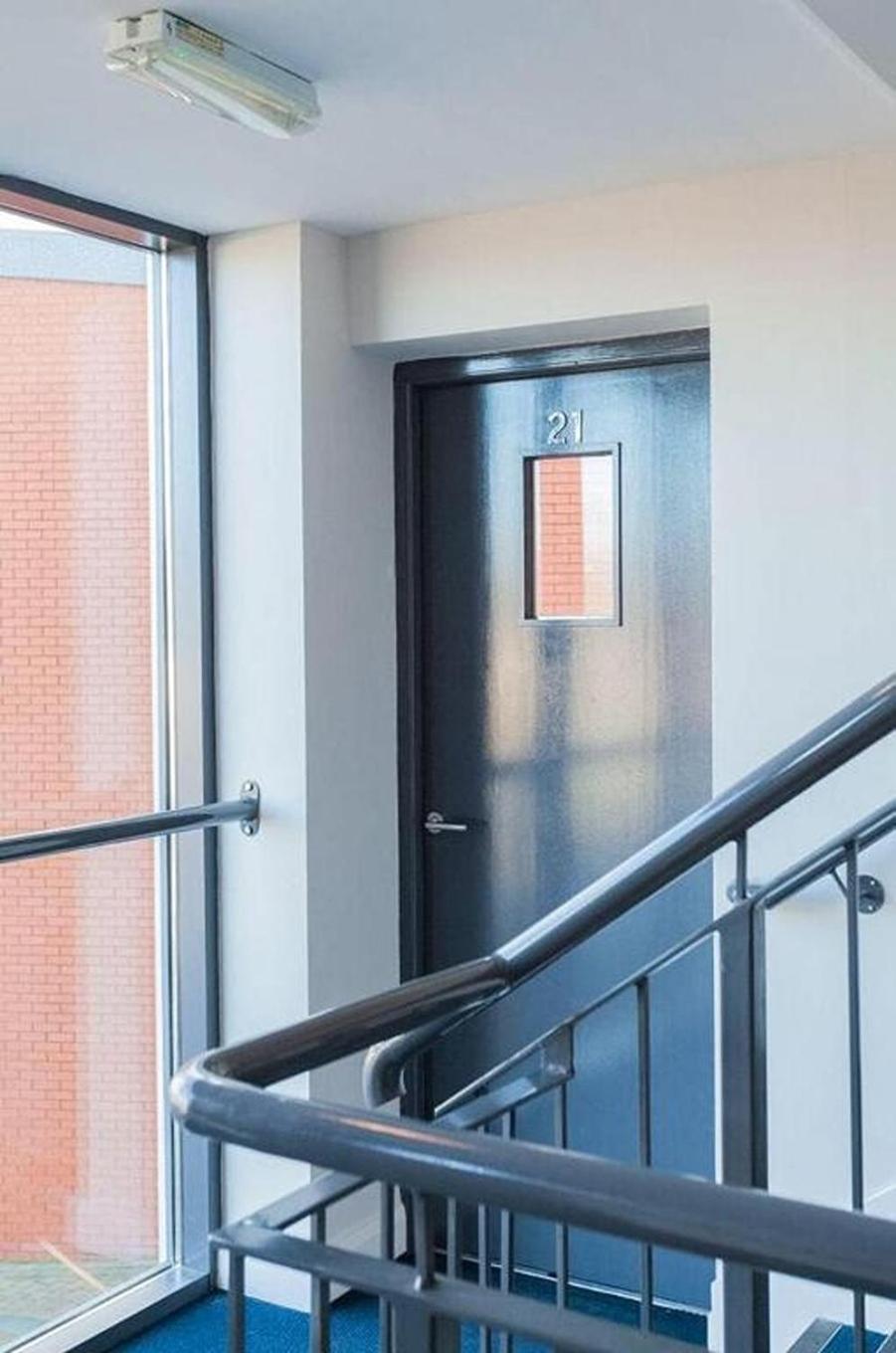Funky City Apartment - Secure Parking - Wifi - Sleeps 6 - No Parties เบลฟาสต์ ภายนอก รูปภาพ