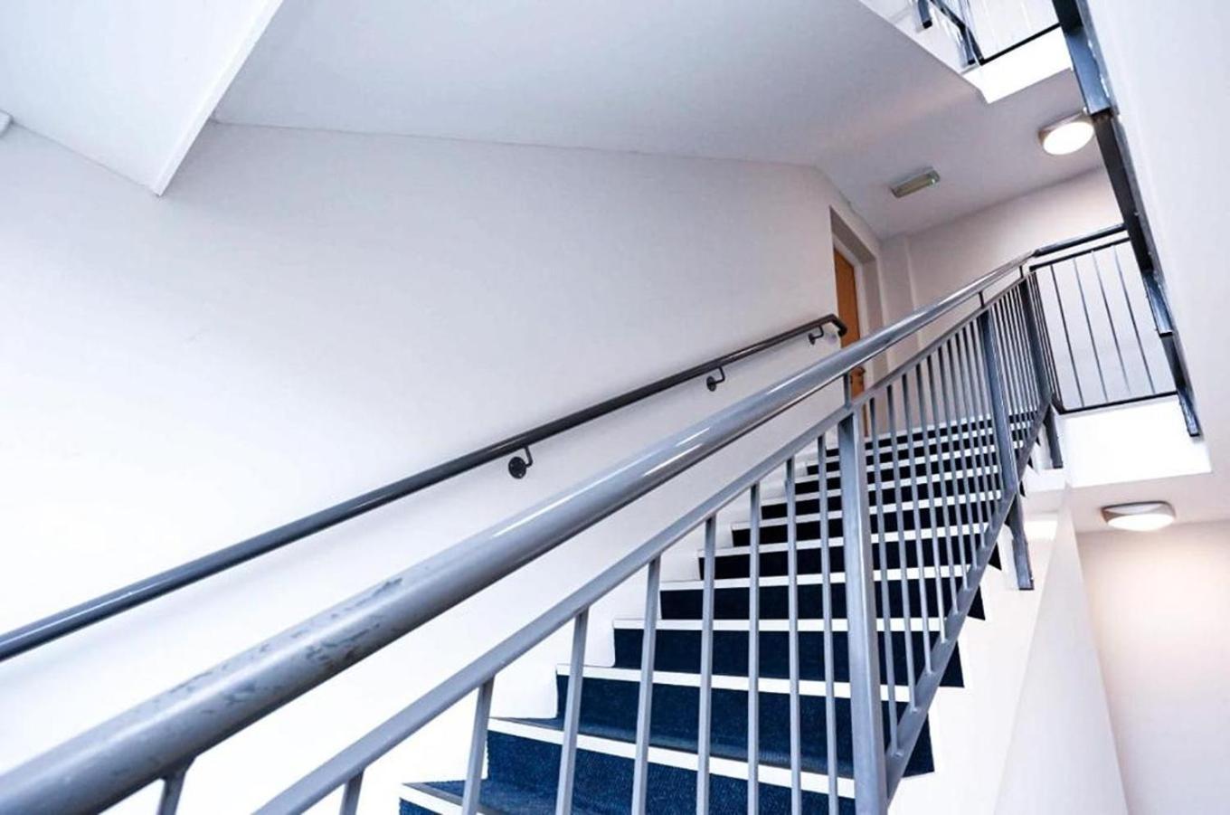 Funky City Apartment - Secure Parking - Wifi - Sleeps 6 - No Parties เบลฟาสต์ ภายนอก รูปภาพ