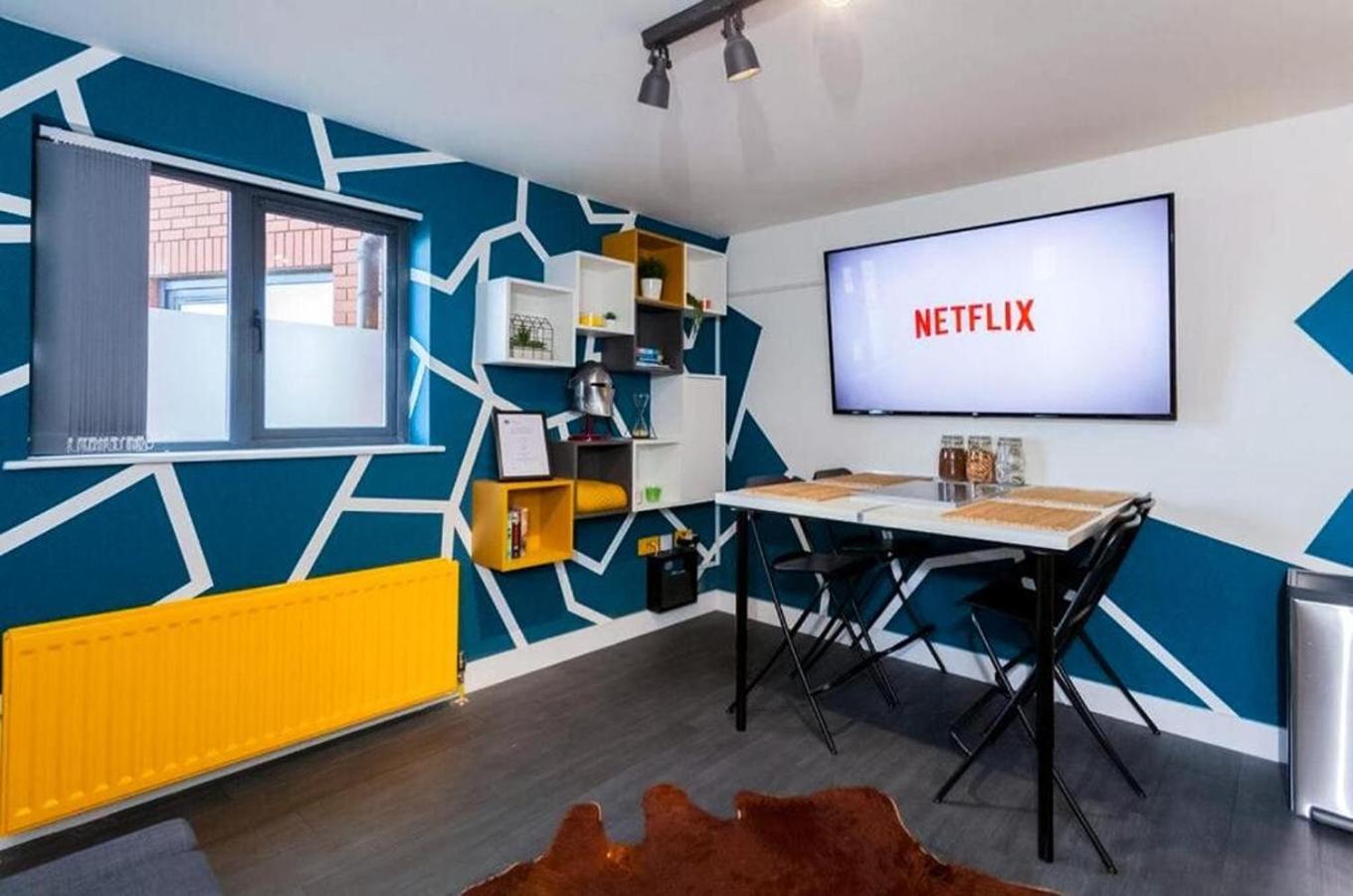 Funky City Apartment - Secure Parking - Wifi - Sleeps 6 - No Parties เบลฟาสต์ ภายนอก รูปภาพ